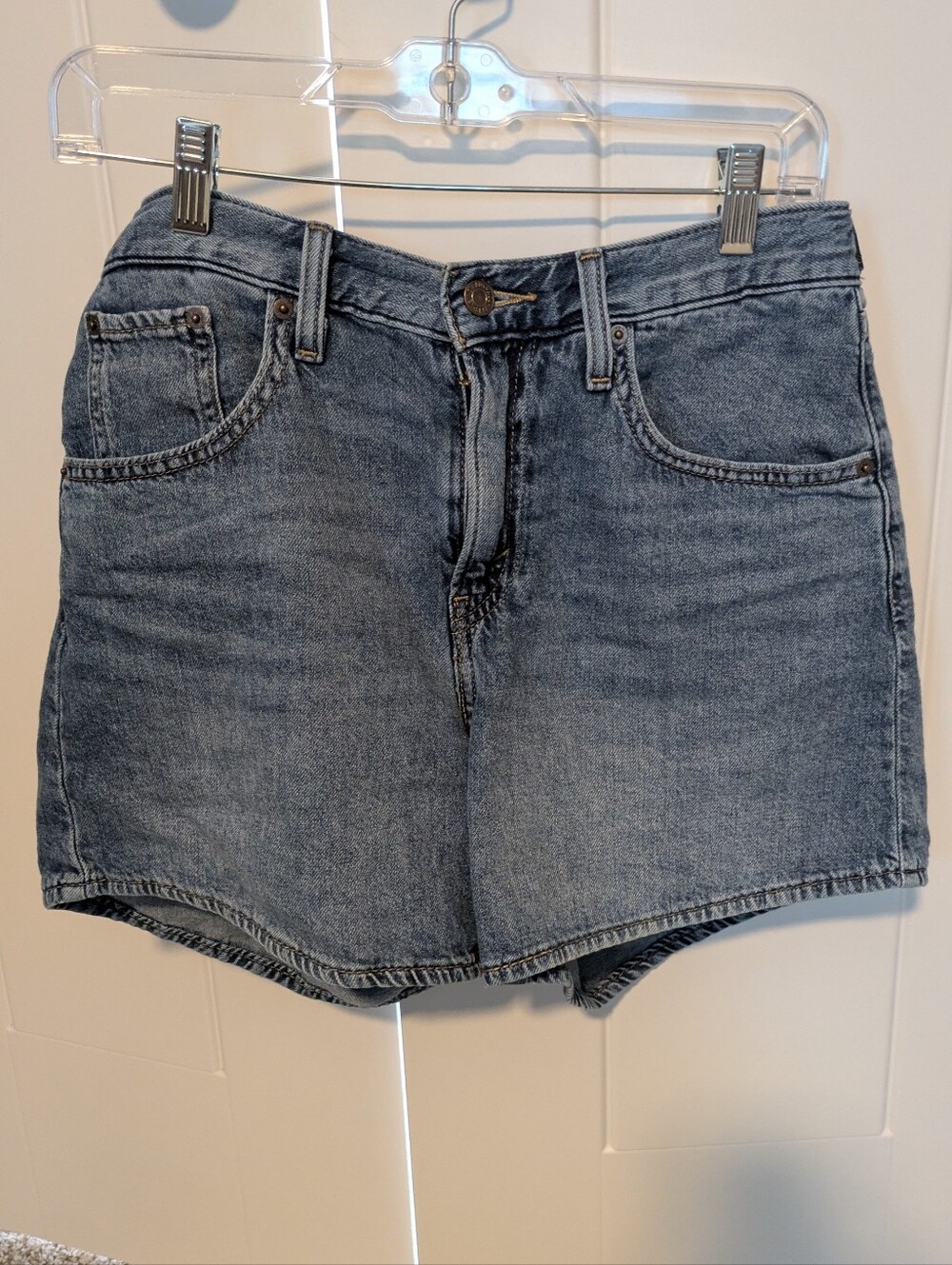 Levi’s Cinch Shorts Size 28 High Rise Denim Mom Shorts